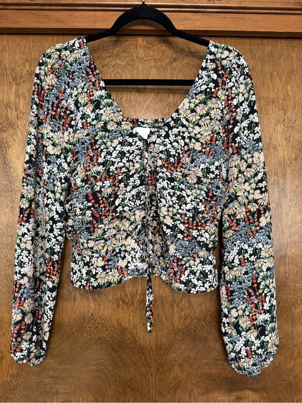 H&M Black Floral Tie-Front Long Sleeve Crop Top